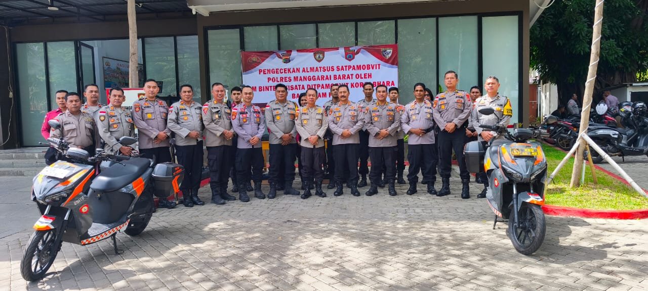 Tim Bintek Pamwisata Polri saat melakukan evaluasi dan penguatan sistem pengamanan di Polres Manggarai Barat, Labuan Bajo.