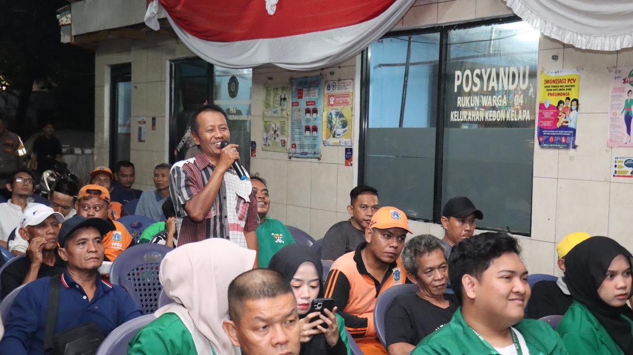 Komunikasi dengan warga Kebon Kelapa di acara Ngopi Kamtibmas