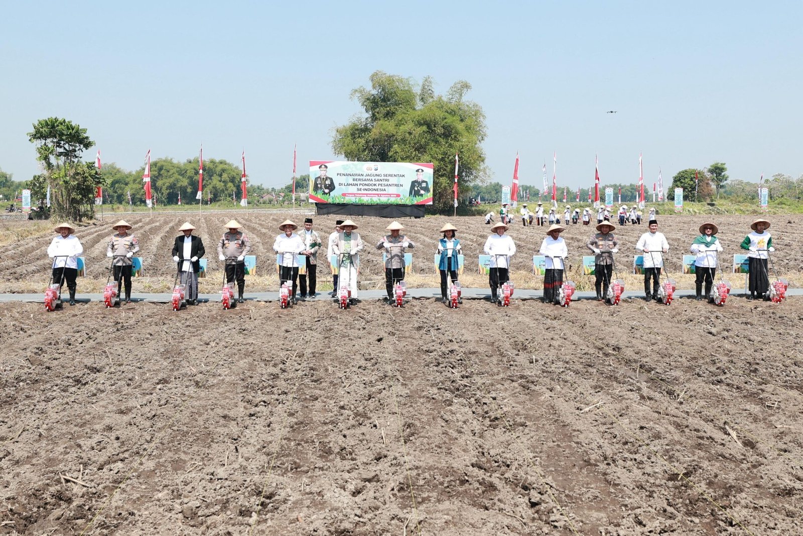 Tanam jagung 1 juta hectare di Pondok Pesantren Tebuireng. (Foto Istimewa)